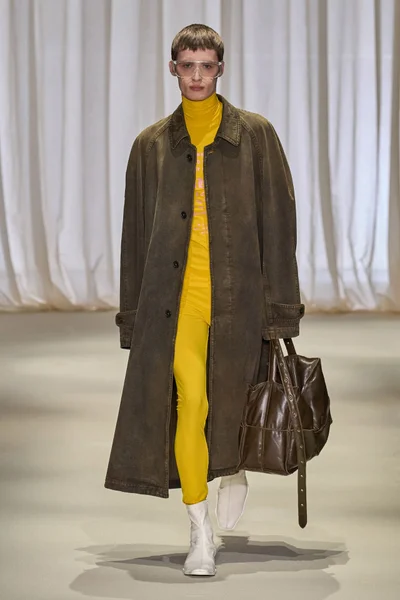 Look 17